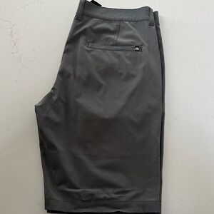 Travis Mathew Men’s Grey Golf Beck Shorts 33 Like New